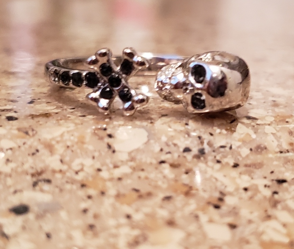 2/$17 Skull & Crossbones Blk crystal rings. GREAT FOR HALLOWEEN!!